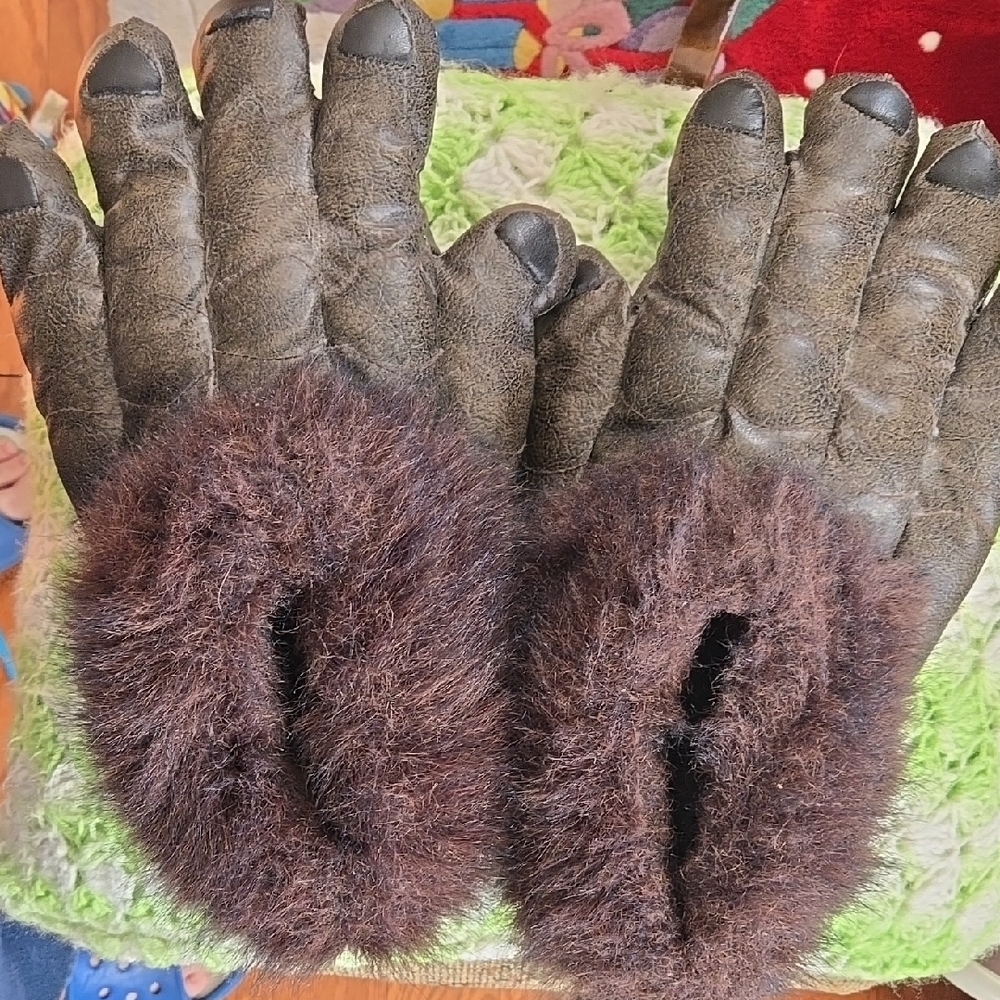 Mens Novelty Gorilla Feet Slippers